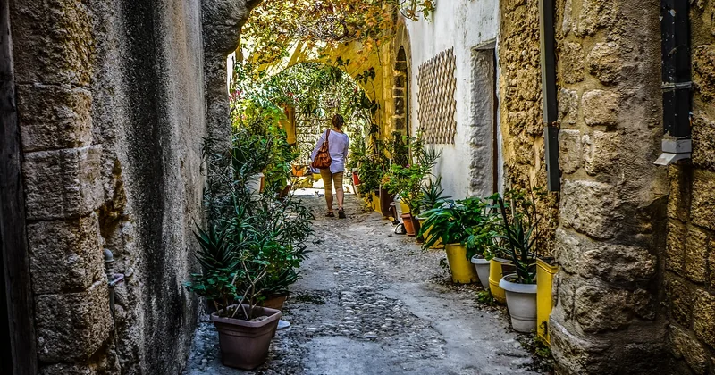 Où partir seule pour la première fois : les destinations les plus indulgentes